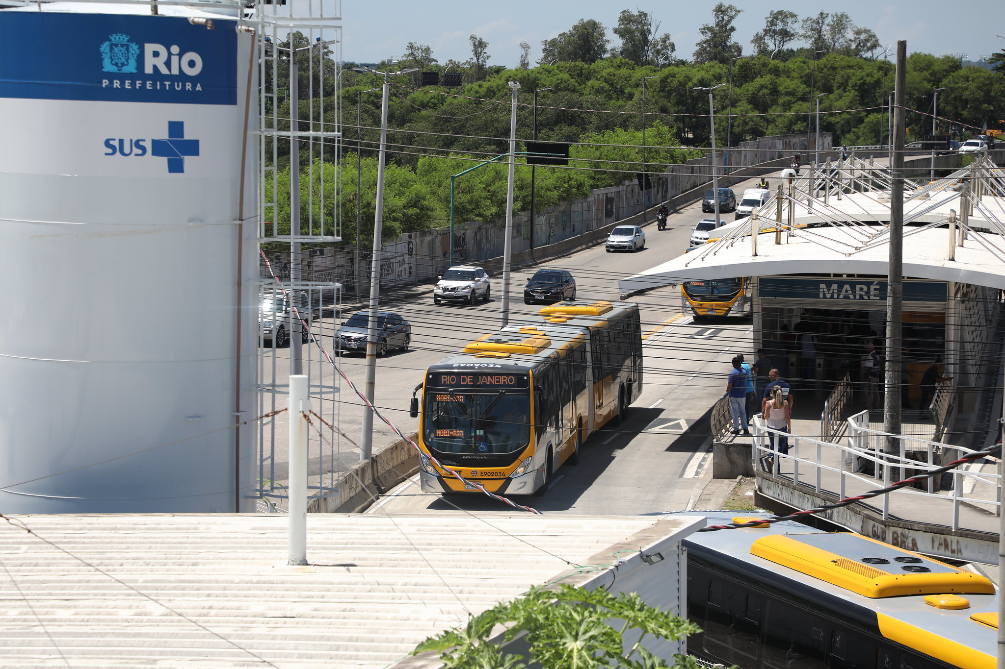 Os novos ônibus começaram a circular na Transcarioca na quarta-feira - Fabio Motta/Prefeitura do Rio