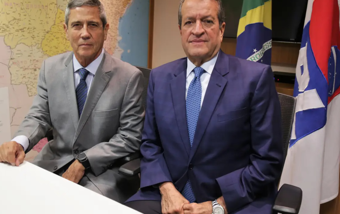 Walter Braga Netto e Valdemar Costa Neto durante convenção nacional do PL, nesta segunda-feira (Natanael Alves/PL/Divulgação)