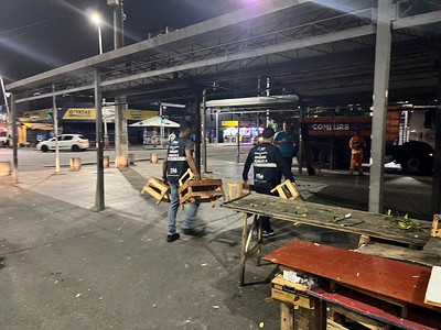 A operação no Calçadão de Bangu apreendeu diversos tipos de materiais que estavam armazenados irregularmente - Prefeitura do Rio
