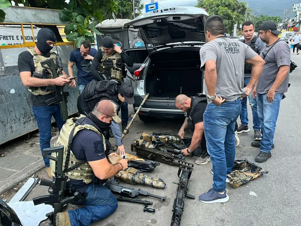 Polícia recupera 8 das 21 metralhadoras furtadas do Exército | Imagem divulgação PCERJ