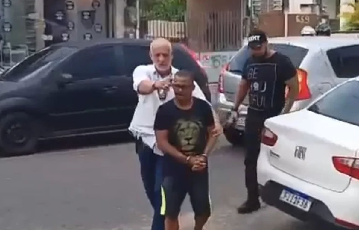 Pastor Ângelo sendo conduzido pela Polícia. Foto: Reprodução