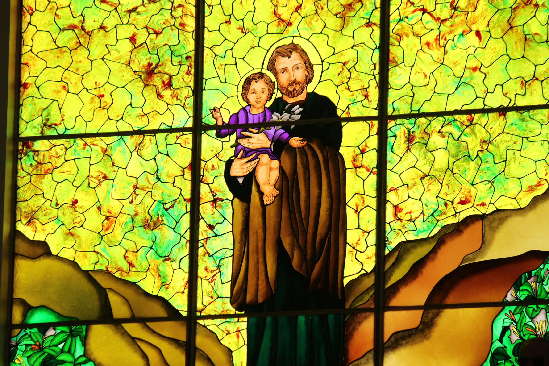 Foto do Vitral de São José Operário que fica no interior da Paróquia - Foto: Rogério Silva