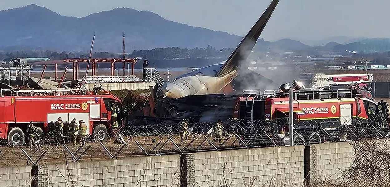 Acidente com o avião da Jeju Air na Coreia do Sul (Foto: Reuters)