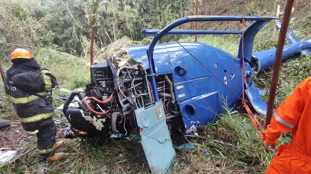 Local da queda do helicóptero em Caieiras, na Grande São Paulo. — Foto: Divulgação/Bombeiros/Defesa Civil