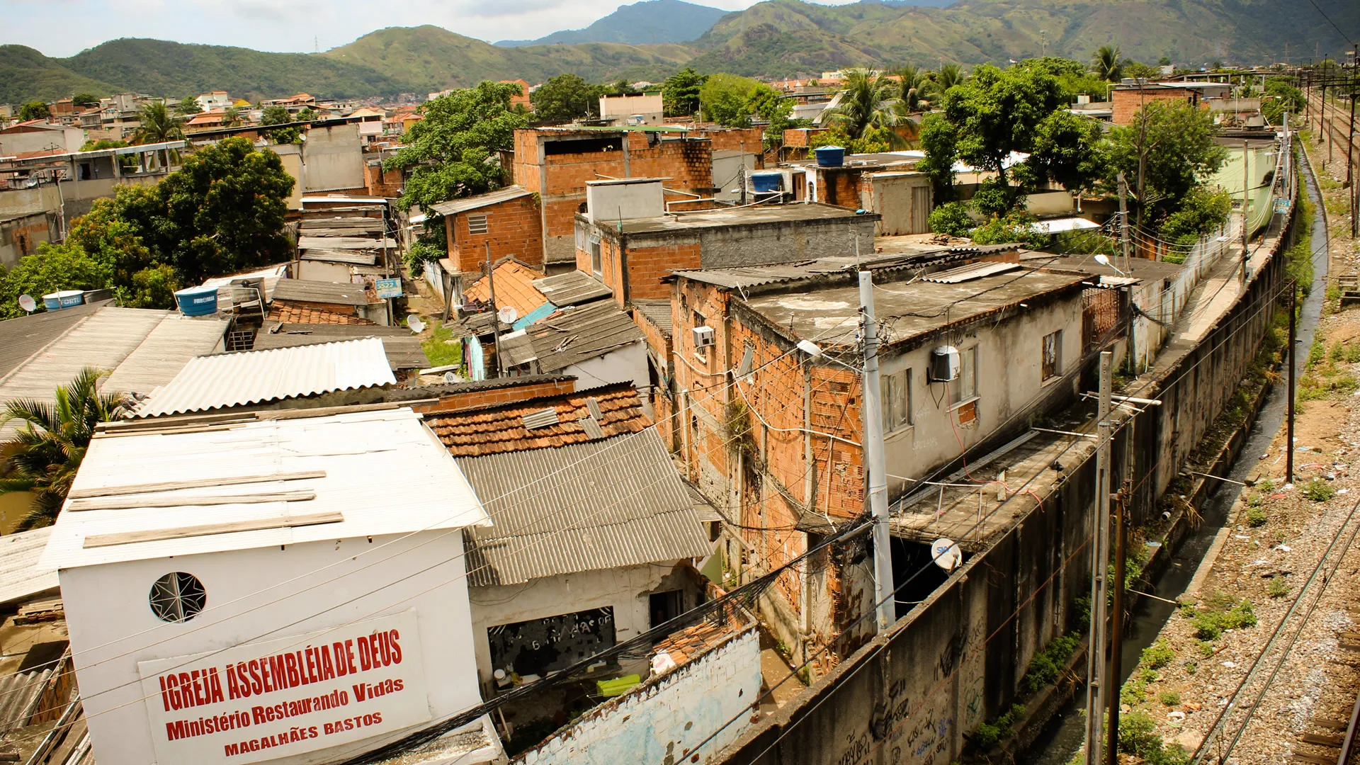 A comunidade do Curral das Éguas reflete a complexidade das favelas cariocas, combinando uma população trabalhadora e resiliente com desafios sociais e econômicos significativos | Foto Rogério Silva